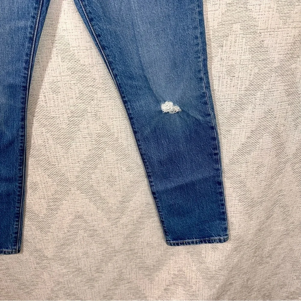 Levi's 501 Light wash straight leg jeans size 26